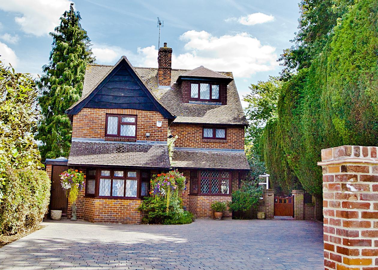 Tudor Cottage Bed & Breakfast Cambridge Exteriör bild