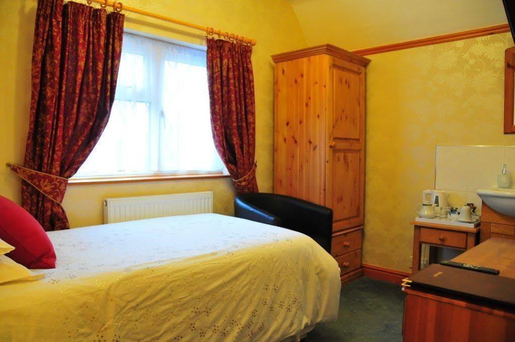 Tudor Cottage Bed & Breakfast Cambridge Exteriör bild
